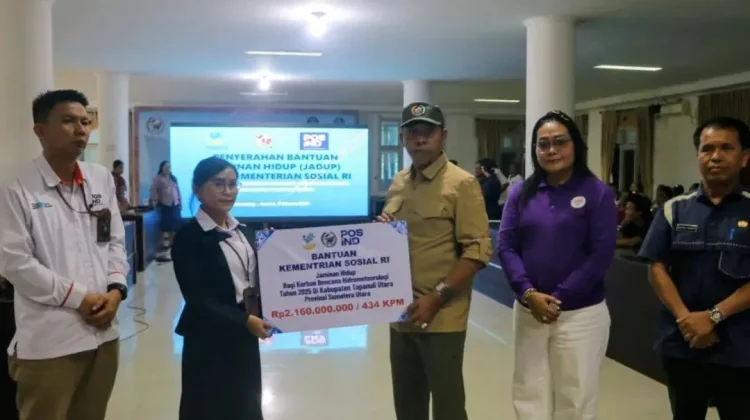 Bupati Taput Serahkan Bantuan Jadup Kemensos kepada 434 KK Terdampak Bencana