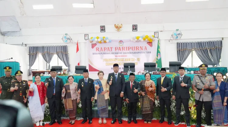 Rapat Paripurna HUT Ke-27 Kabupaten Toba