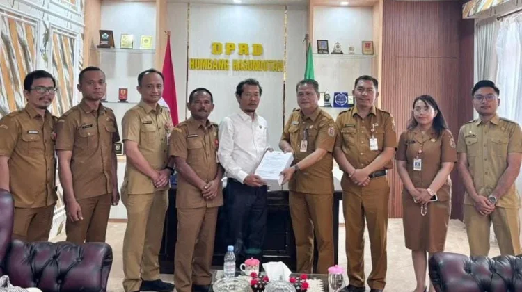 Bupati Humbahas Serahkan LKPj Tahun 2025 kepada Ketua DPRD