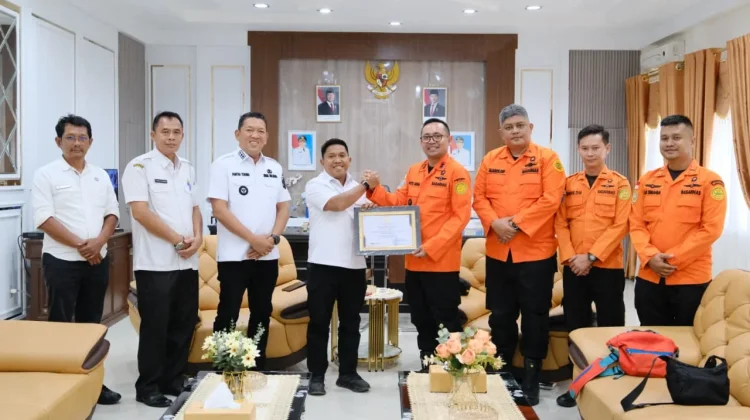 Wali Kota Sibolga Terima Piagam Penghargaan BASARNAS RI