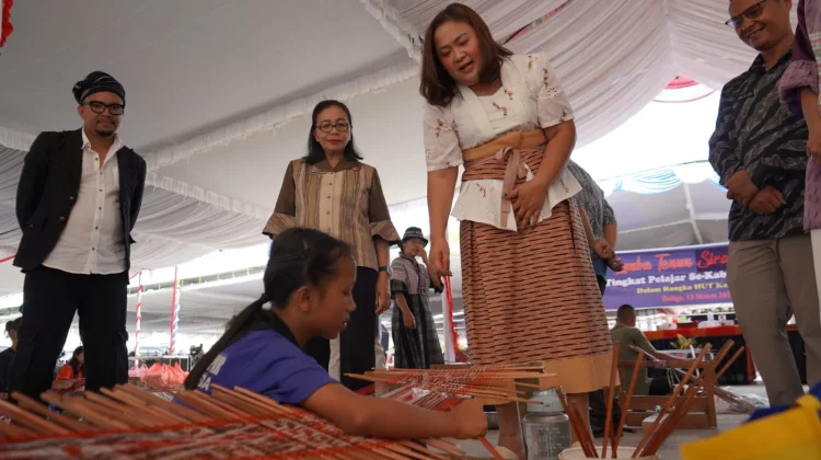 Lomba Tenun Sirat Tojuk Tingkat Pelajar Meriahkan HUT ke-27