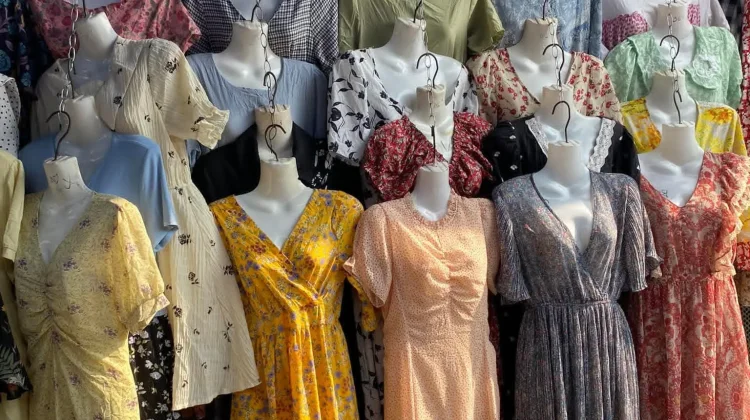 Pakaian Bekas Laris jelang Lebaran