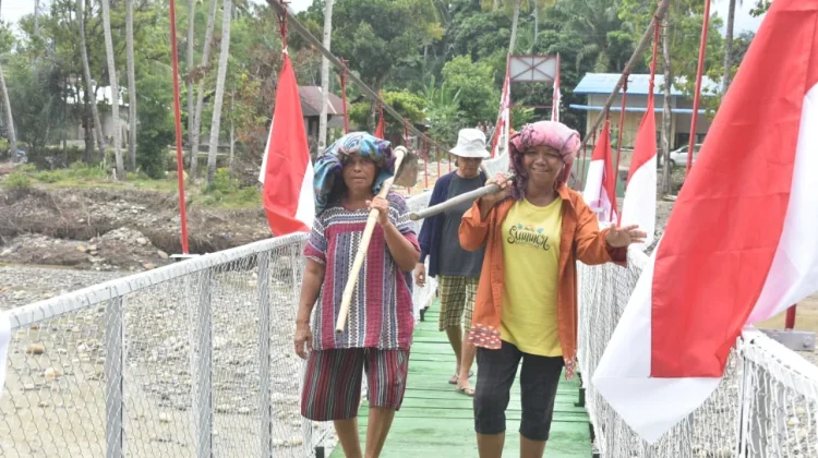 Jembatan di Tapteng Rampung, Warga : Terima Kasih TNI