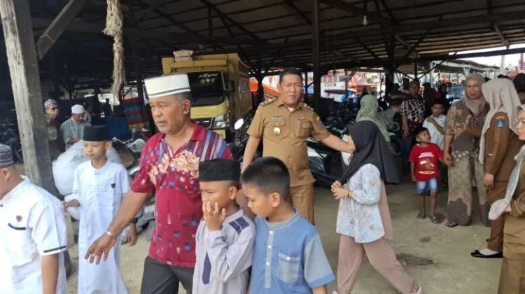 Wakil Walikota Sibolga Ajak Anak Yatim Berbelanja