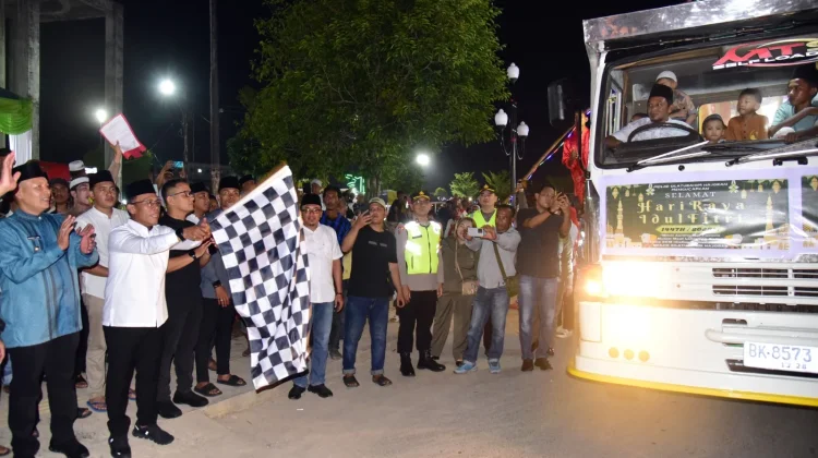 Bupati Tapteng Lepas Pawai Takbiran Idul Fitri 1447 H