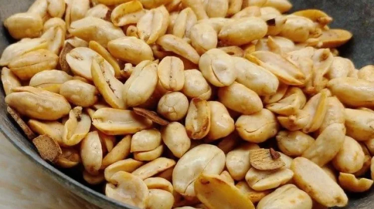 Mitos Kacang Picu Jerawat