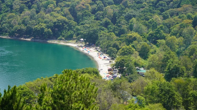 Pantai Pangkodian, Spot Buruan Wisatawan di Hari Libur