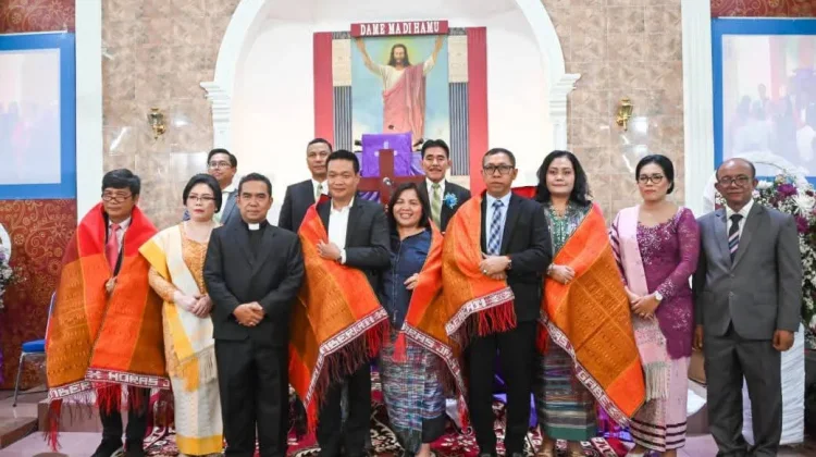 Bupati Humbahas Hadiri Ibadah Penutupan Sinode dan Pelantikan Ephorus HKI