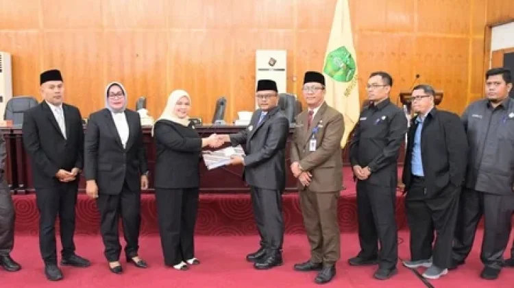 Rapat Paripurna DPRD Padangsidimpuan Bahas LKPJ dan Pansus Pasar