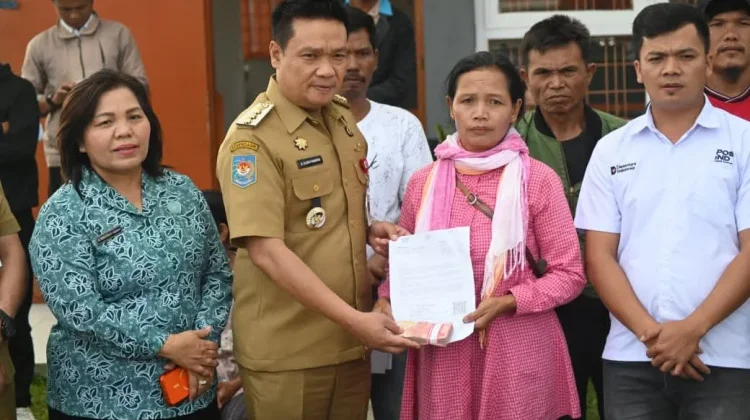 Bupati Humbahas Salurkan Bantuan Bagi Warga Terdampak Bencana Alam