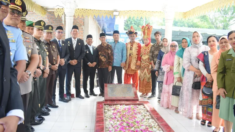 Wali Kota dan Wakil Wali Kota Sibolga Laksanakan Ziarah ke Makam Pendiri Kota