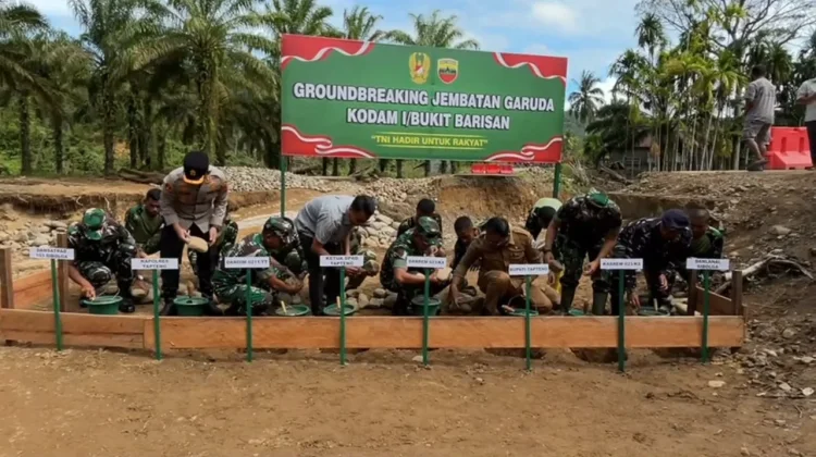 Buka Akses Desa Terisolir, TNI Bangun Jembatan Garuda