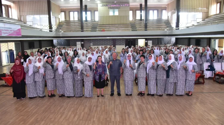 Wabup Tapteng Buka Acara Monitoring Evaluasi Ikatan Bidan Indonesia