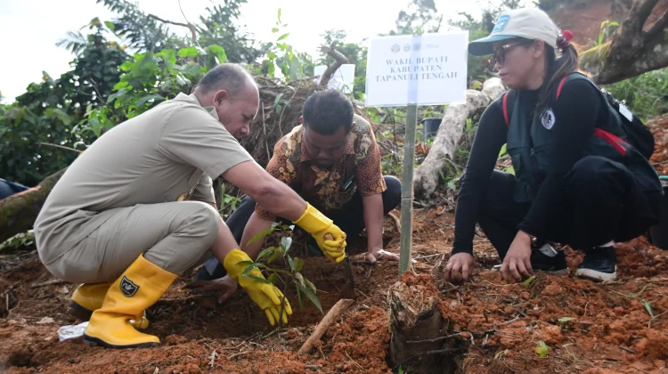 Aksi Tanam Pohon Pemkab Tapteng-BBKSDA Pulihkan Lingkungan