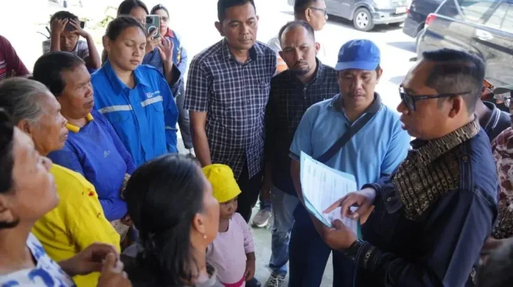 Bupati Taput Turun Langsung Cek Pupuk Subsidi Petani