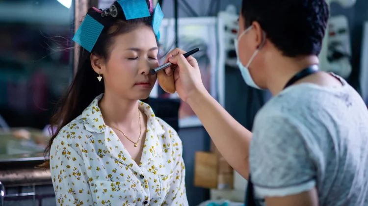 MUA Berbasis Digital Raih Pendapatan Sukses