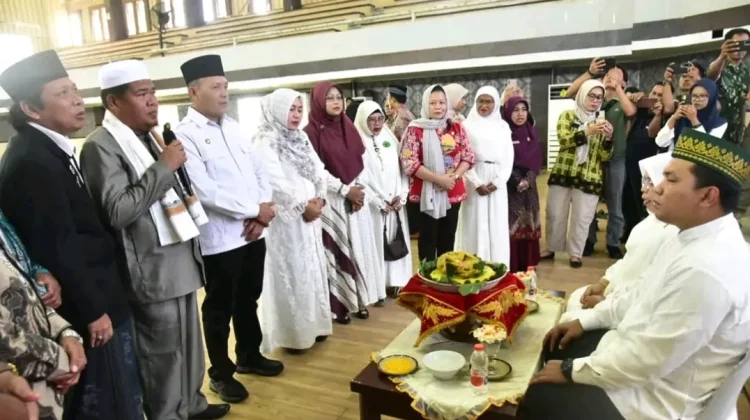 Pemkab Tapteng Gelar Tepung Tawar dan Upah-upah Jemaah Calon Haji