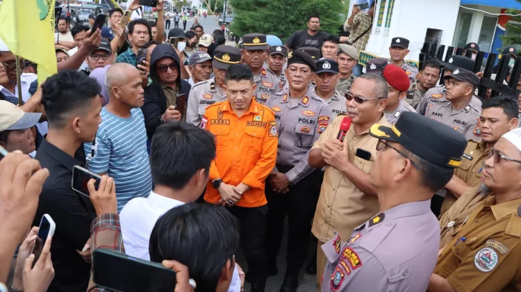 Pemkab Tapteng Terima Aksi Damai, Tegaskan Penyaluran Bantuan Transparan
