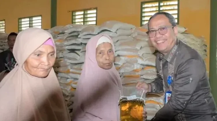 Pemko Padangsidimpuan Salurkan Bantuan Pangan