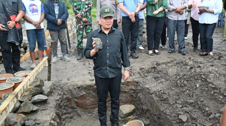 Bupati Humbahas Letakkan Batu Pertama KDMP di Banuarea