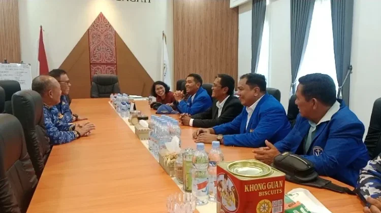 Praeses HKBP dan GAMKI Audiensi ke Bupati Tapteng