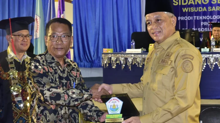 Sekdakab Tapteng Hadiri Wisuda STPK Matauli Angkatan IV