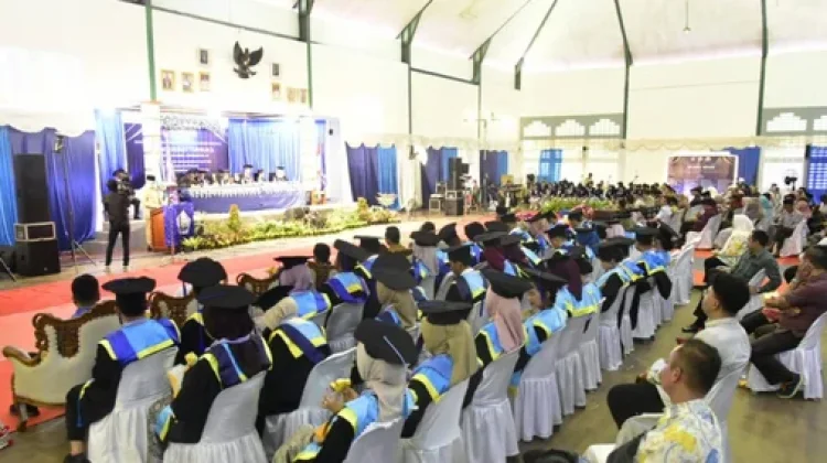 Pemkab Tapteng Hadiri Wisuda STPK Matauli