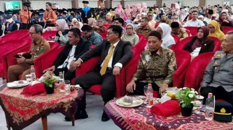 Polres Padangsidimpuan Hadiri Wisuda Universitas Aufa Royhan