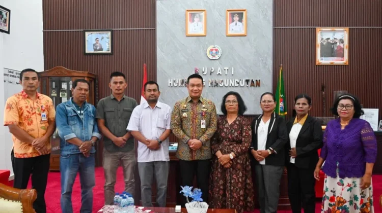 Bupati Humbahas Terima Kunjungan HKI Bahalimbalo Paranginan