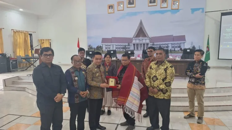 Sekretaris Daerah Kabupaten Drs. Henry MM Sitompul, M. Si menghadiri Forum Group Disc