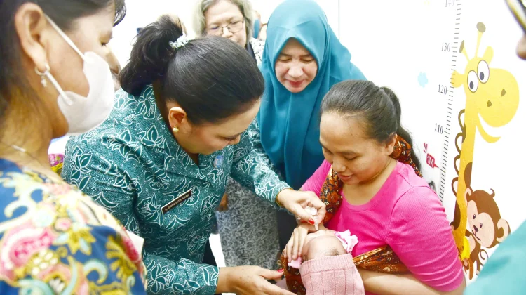 Ketua TP PKK dan Staf Ahli I TP PKK Tapteng Hadiri Pelaksanaan KB Gratis