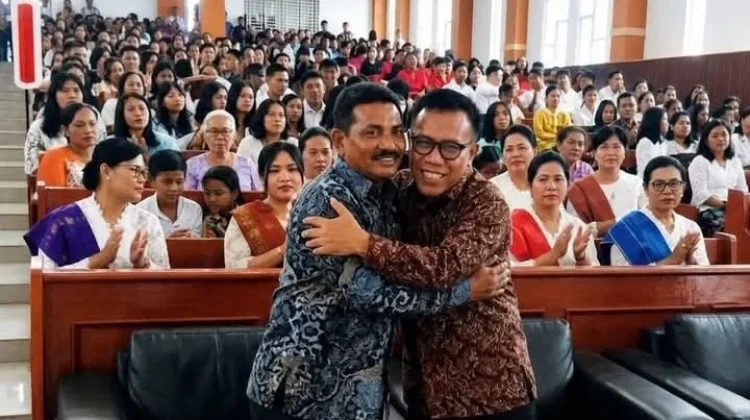 Bupati dan Ketua DPRD Tapteng Hadiri Paskah Raya