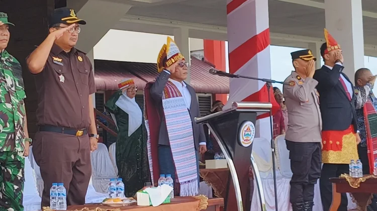 Bupati Tapteng Masinton Pimpin Upacara Peringatan Hardiknas 2026