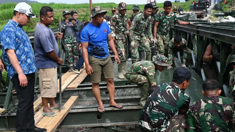 Bupati Humbahas Tinjau Jembatan Bailey-Armco