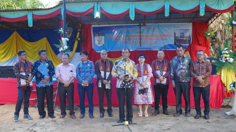 Pesta Paskah Rayon di Gereja Katolik St. Markus Adian Baja