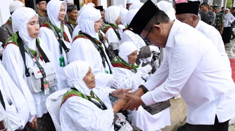 Masinton Lepas Keberangkatan 55 Jamaah Calhaj Tapteng
