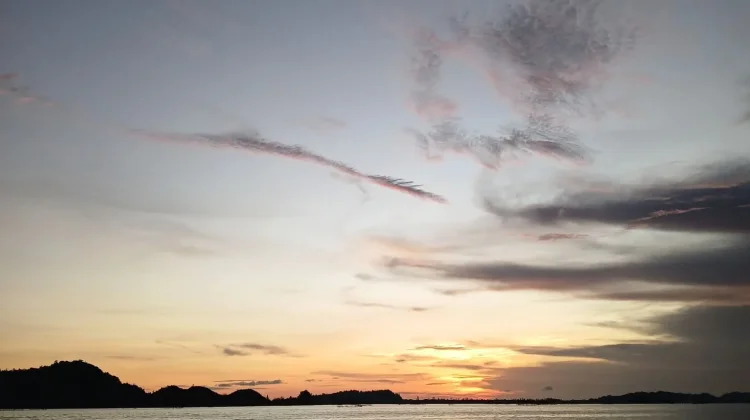 Pesona Pantai Pandaratan Sarudik dan Nilai Ekonomi