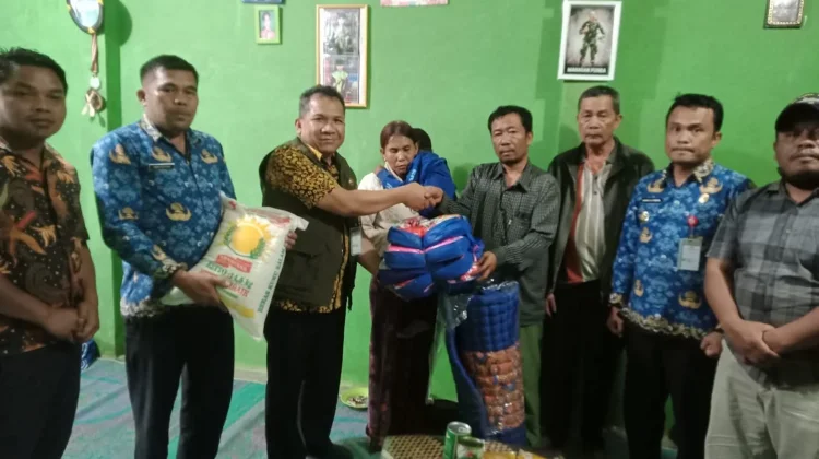 Pemkab Humbahas Salurkan Bantuan Sosial kepada Korban Kebakaran