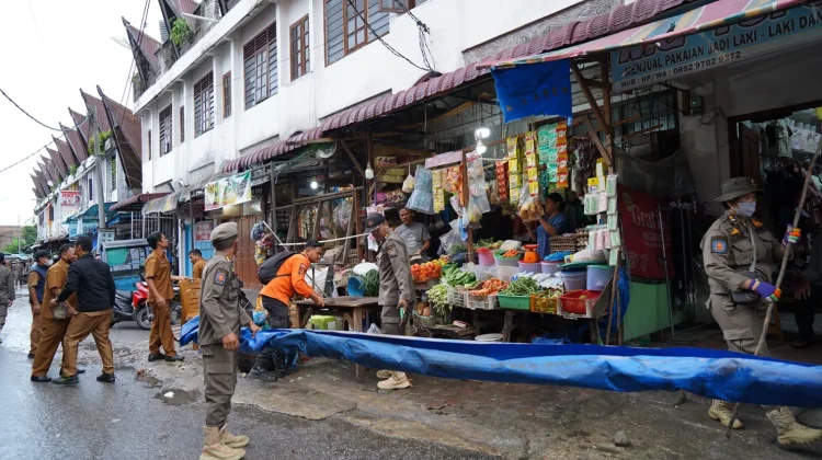 Pemkab Toba Tinjau Penataan Pasar Balige, Fokus pada Pengembalian Fungsi Jalan