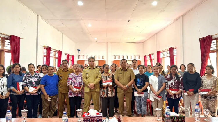 Wabup Taput hadiri pendistribusian KKS di Kantor Camat Tarutung