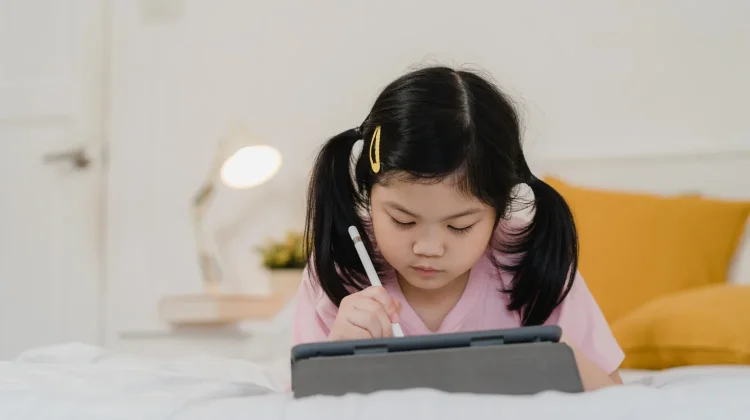 Tips Mengelola Penggunaan Layar Aman Bagi Anak