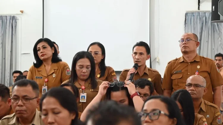 Bupati Humbahas Gelar Rapat Evaluasi Kinerja Eselon III