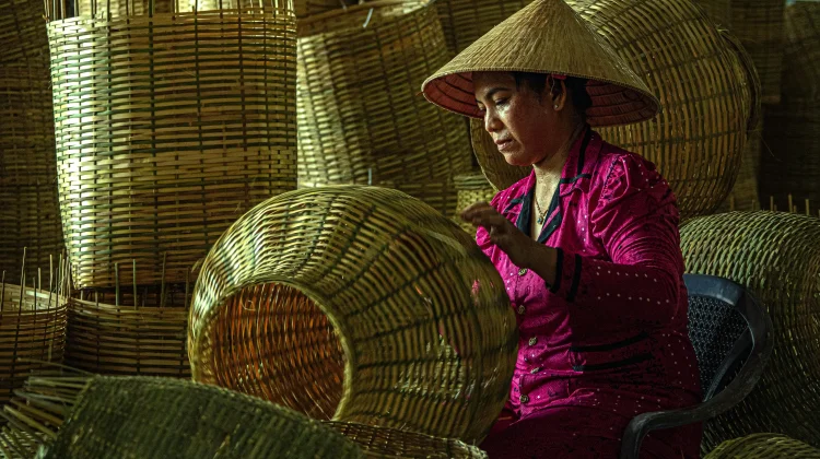 Anyaman Bambu Jadi Penghasilan warga Desa