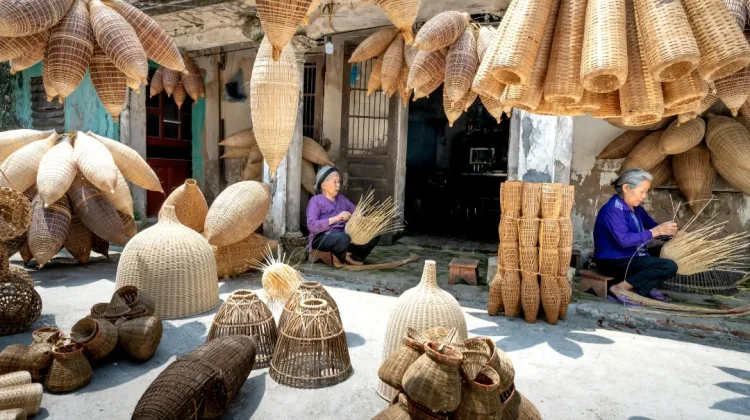 Kerajinan Bambu Lebih Ramah Lingkungan