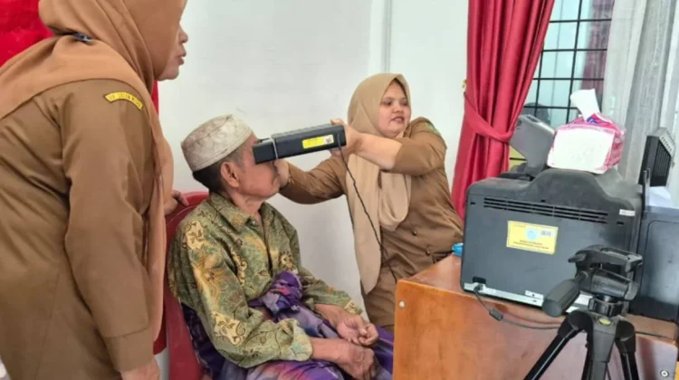 Pemkab Padang Lawas Bantu Pembuatan KTP Lansia Terlantar