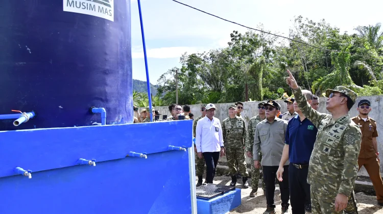 Kasum TNI Tinjau Progres Infrastruktur dan Serahkan Bantuan Air Bersih di Tapteng