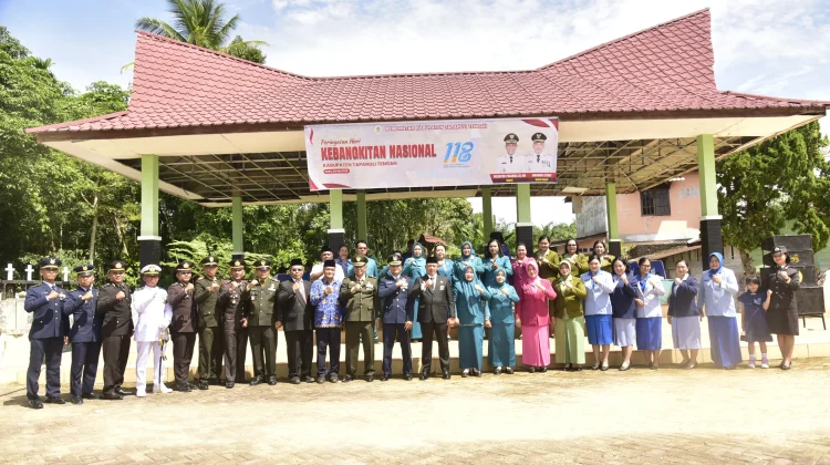 Wabup Tapteng Irup Ziarah di Makam Pahlawan Nasional Ferdinand Lumbantobing