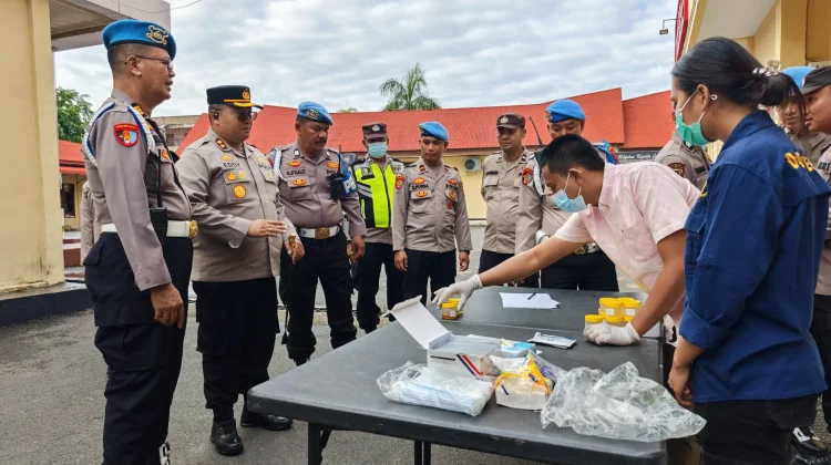 Puluhan Personel Polres Sibolga Jalani Tes Urine