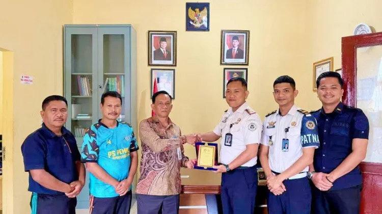 Dinas Dukcapil Humbahas Terima Piagam Penghargaan dari Rutan Kelas IIB Humbahas