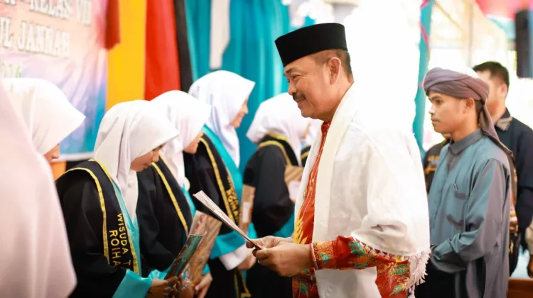 Bupati Madina Dorong Lulusan Pesantren Lanjutkan Pendidikan